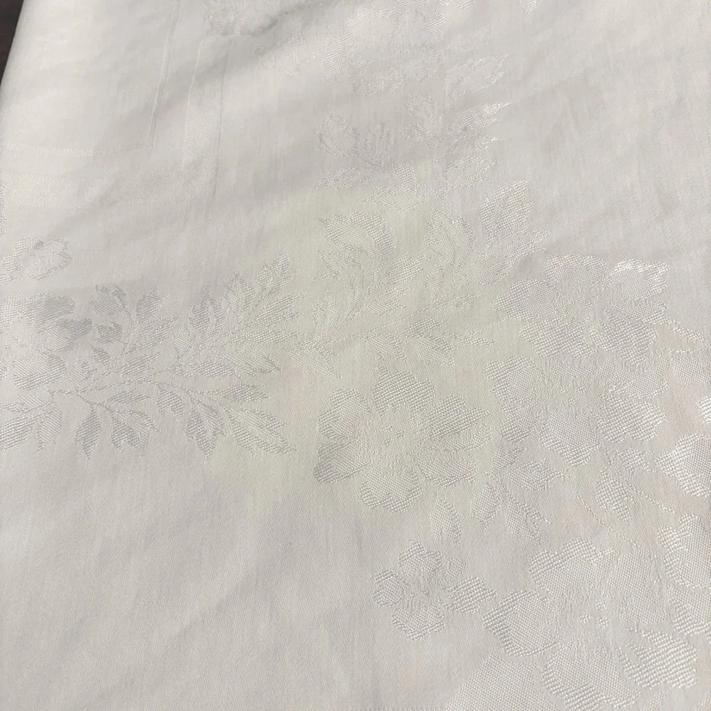 Vintage Damask Floral Tablecloth 49.5
